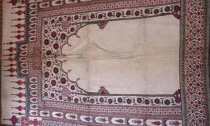 null Kalemkari, Perse, XIXe siècle, coton blanc, décor imprimé d' une arcature sur...