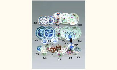 null Paire de petits plats en porcelaine de la COMPAGNIE DES INDES décorés en émaux...
