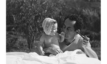 MAN RAY 

Man Ray avec enfant, ca. 1950.

Tirage...
