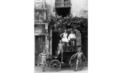 null CLERGUE Lucien (1934-) 

“La Grande Parade, Arles”, 1955.

Tirage argentique...