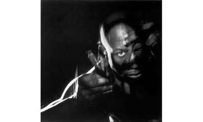 null OUDART Pascal

Série pour l'Exposition “Masque au corps” : Homme noir en buste...
