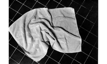 null BATHO John (1939-)

La serviette sur le carrelage, Arles 1982.

Tirage cibachrome...