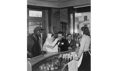 DOISNEAU Robert (1912-1994) 

Café, avenue...