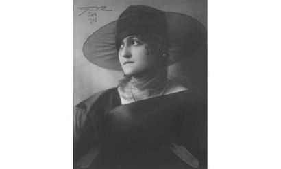 null VON RIEL Franz (1879 Rome - 1950 Buenos-Aires)

Femme au chapeau, 1918. 

Tirage...