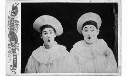 null KILLE ET OVARO
Les clowns dans leurs différents numéros, ca. 1890.
9 tirages...