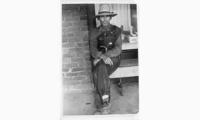 null DELANO Jack (1914-)

Chewing tobacco, Franklin, Heard County, Georgia, May 1941.

Tirage...