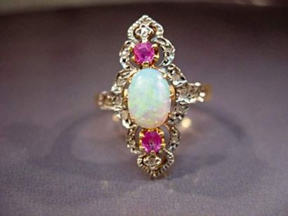 null Bague marquise en or deux tons sertie d 'une opale , rubis et diamants taillés...