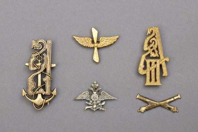 null Lot : 5 insignes de pattes d'épaule.
Monogramme d'Alexandre III, canons croisés,...