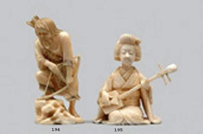 null OKIMONO en ivoire représentant un aïnu bandant un arc.
Signé Mitsumasa.
Japon,...