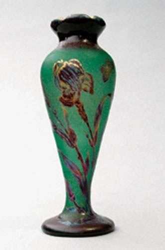 null VALLERYSTHAL
Vase de forme balustre à décor gravé en camée à l'acide et émaillé...