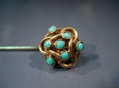 null Epingle de cravate en or jaune 14K sertie de turquoises cabochon.
Vers 1900.
Poids...