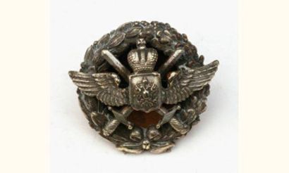 null INSIGNES MILITAIRES
Insigne de pilote.
Créé le 13.11.1913. Bronze argenté.
WA-91....