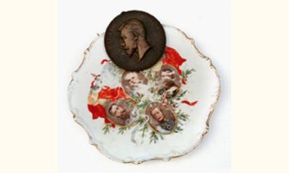 null ART ET HISTOIRE RUSSES
Plaque ronde buste Nicolas II bakélite et assiette 4...