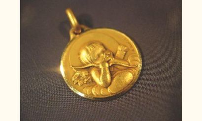 null Médaille Augis en or jaune, amour
Poids : 3.90 g