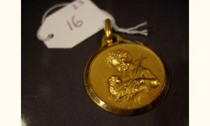 null Médaille Augis St Jean en or.
Poids : 4.60g