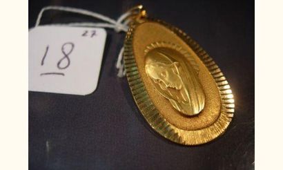 null Médaille en or Vierge.
Poids : 5.30g