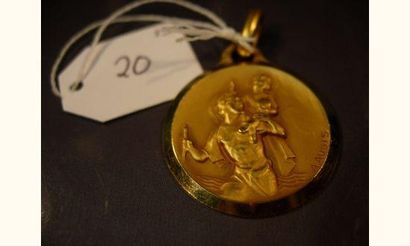 null Médaille Augis St Christophe en or.
Poids : 6.60g