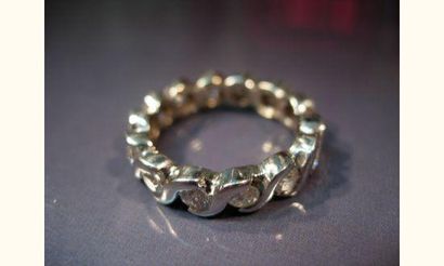 null Alliance en or gris sertie de diamants taille brillant pour 1.50 carats environ...
