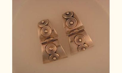 null Paire de boucles d'oreilles clips en argent à décor de spirales.
Poids : 35...