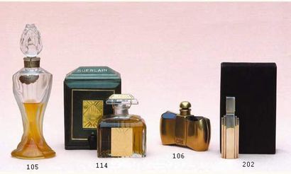 null Guerlain - « Coque d'Or » - (1937)
Flacon modèle « noeud à coque » en verre...