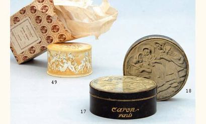 null Caron - « Mes Jeunes Années » - (1915)
Rare boîte à poudre de section cylindrique,...