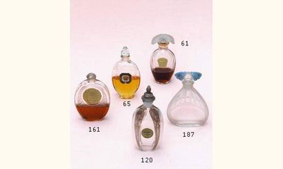 null G. Lemoine - « Les Fleurs » - (1925)
Rare flacon en verre incolore pressé moulé...