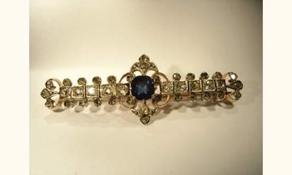 null Broche barrette en or et argent sertie d'un saphir, de diamants taille ancienne...