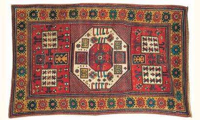 null Elégant tapis Karatchoff (Caucase)
Fin XIXe siècle 

245 x 155 cm.