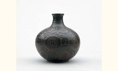 null Emile LENOBLE 1875-1939. Vase de forme boule à col resserré haut en grès à décor...