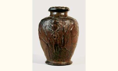 null Henri CROS - 1840-1911

Vase en bronze. 

Épreuve d'édition à patine brune de...