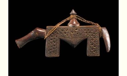 null Kuba. (R.D. du Congo)

Bois. L. 24 cm

Ancien instrument de divination à frottement,...