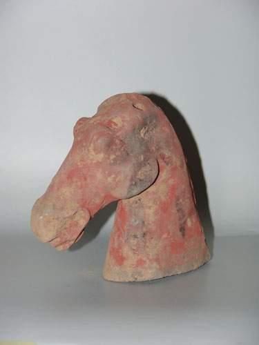 null HAN (206 av. J.C. - 220 ap. J.C.)
Tête de cheval.
En terre cuite à engobe.
H...