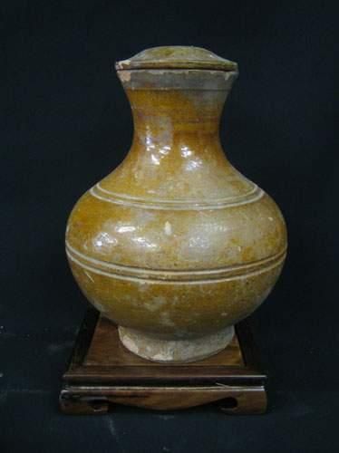 null HAN (206 av. J.C. - 220 ap. J.C.)
Vase « Hu » avec couvercle, et à décor de...