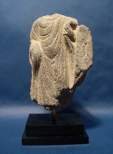 null ART GRECO-BOUDDHIQUE DU GANDHARA (Ier - Vème siècle ap. J.C.)
Torse de Bouddha.
En...