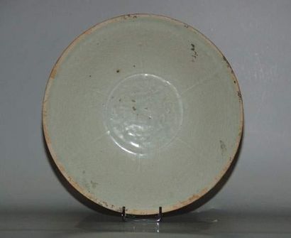 null SONG (960 - 1279 ap. J.C.)
Coupelle en grès porcelaineux à décor incisé de deux...