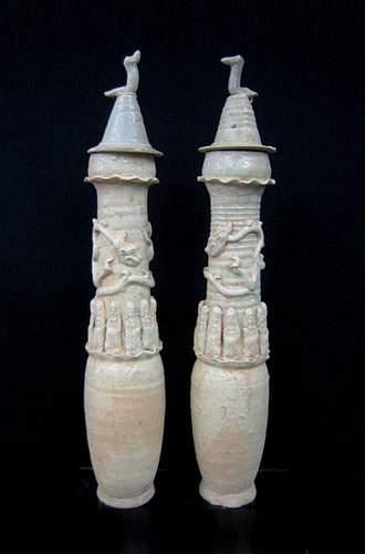 null SONG (960 - 1279 ap. J.C.)
Paire de vases « Humping » à couvercles, et à décor...