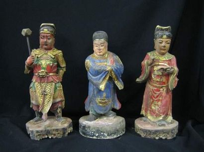 null T'SING ( XIXe siècle )
Trois dieux du ciel debout.
En bois sculpté polychrome.
H...