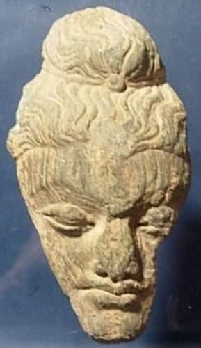 null ART GRECO-BOUDDHIQUE DU GANDHARA (Ier - Vème siècle ap. J.C.)
Visage de Bouddha.
En...