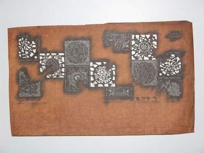 null JAPON
Quatre pochoirs destinés à imprimer les tissus. Vers 1870.