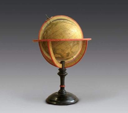 null Globe terrestre par R. de VAUGONDY, revu et corrigé par DELAMARCHE en 1821.
Dans...