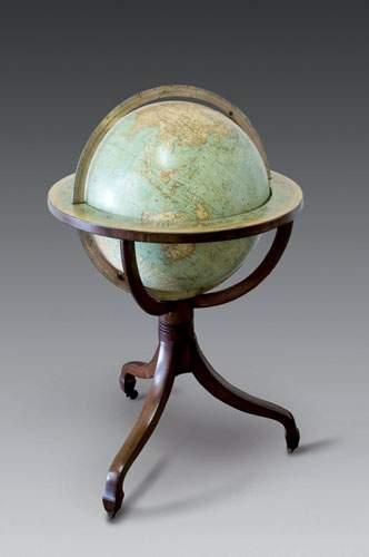 Globe de parquet signé LAROCHETTE et BONNEFOND...