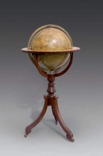 Globe terrestre de parquet signé G. CHAMBERS...
