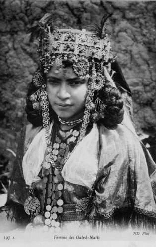 null 14 Cartes Postales. - « Ouled-Nail. Femmes costumées ».