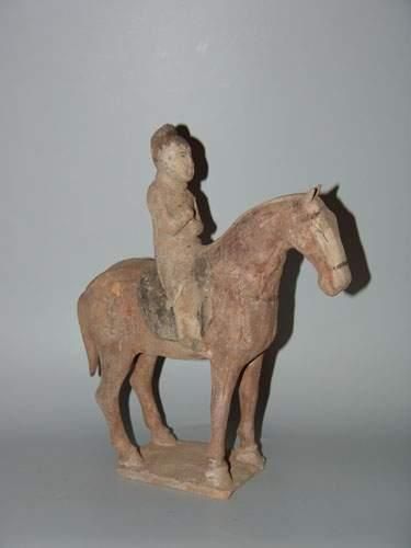 TANG (618 - 907 ap. J.C.)
Cavalier sur son...
