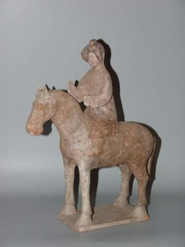 TANG (618 - 907 ap. J.C.)
Fat Lady à cheval.
En...