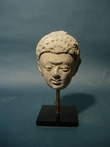 null ART GRECO-BOUDDHIQUE DU GANDHARA (Ier - Ve siècle ap. J.C.)
Tête de Bouddha.
En...
