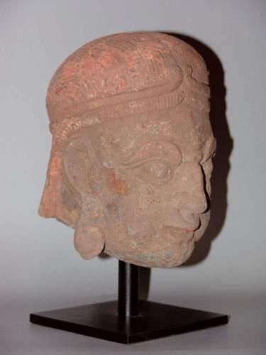 null YUAN (1279 - 1368 ap. J.C.)
Tête de Prince.
En grès rose.
H : 20 cm