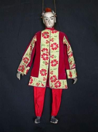 null T'SING ( XIXe - XXe siècle )
Marionnette à fils.
En bois et tissu brodé.
Début...