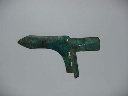 null HAN (206 av. J.C. - 220 ap. J.C.)
Hallebarde « Ge »
En bronze à patine de fouille
L...