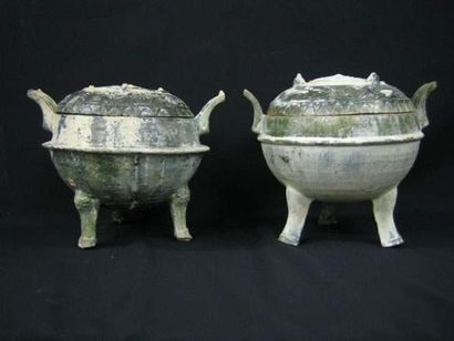 null HAN (206 av. J.C. - 220 ap. J.C.)
Deux vases « Ding » tripode, à deux anses...